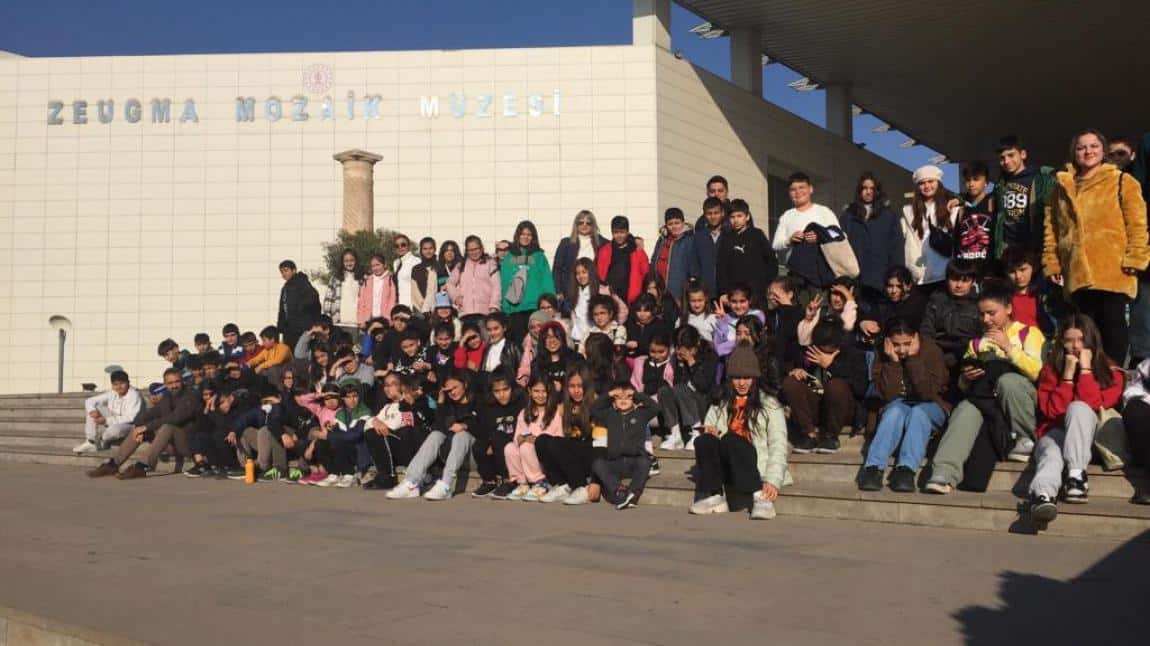 Okulumuz idareci, öğretmen ve öğrencileri ile Gaziantep gezisi düzenledi